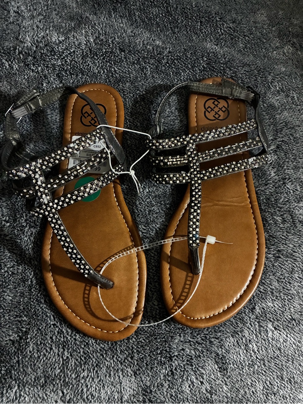 Daisy Fuentes Women 7.5W Fancy Sandal